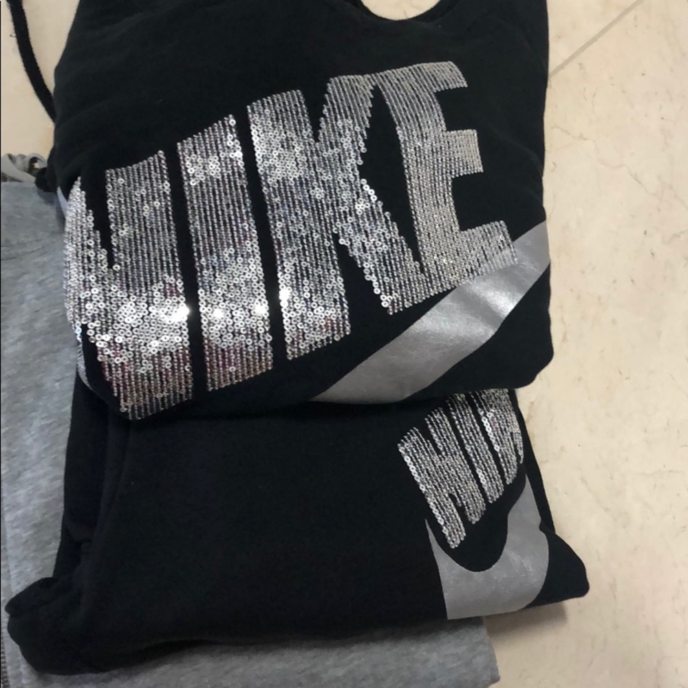 Nike women’s sweat Pants and a sweatshirt
